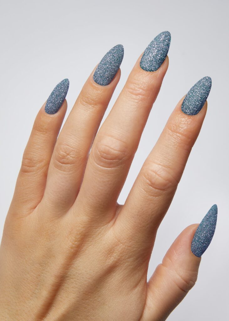 TGB_FLASHING GLITTERS_HAND PDP_12108_ULTRAMARINE_FINAL_TGB WEB CROP