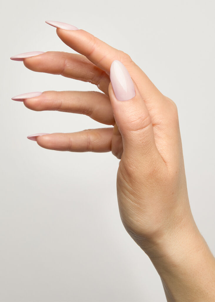 TGB_WEDDING COLLECTION_HAND PDP_1049_VEIL_FINAL_TGB WEB CROP